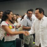 Gobierno de Yucatán entrega más de 10 mdp en estímulos por antigüedad a servidores públicos.