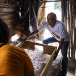 Familias de seis comunidades aprenden a construir fogones en alto